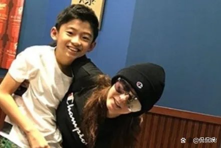 大家都认为谢振轩会是第二个谢霆锋，长大后的谢振轩，看到近照你失望了吗？