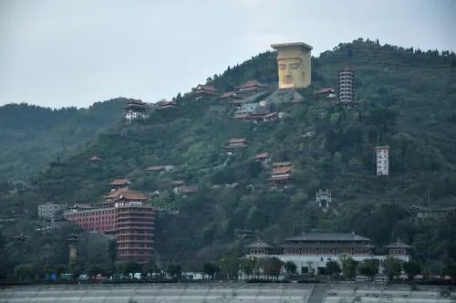 对重庆市丰都县的鬼城,为什么叫鬼城,能科普一下吗?