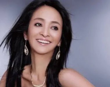 两任老公全部都是外国人,李勤勤为什么不愿意嫁中国人?