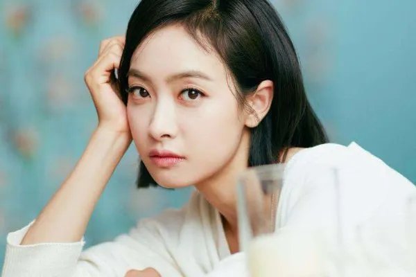 吴亦凡和宋茜被南京禄口机场意外喊话,两人同搭一个航班,这是准备公布恋情吗?