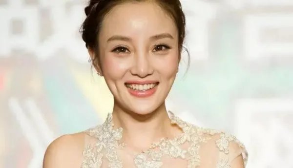 李小璐给女儿改姓做的对吗?