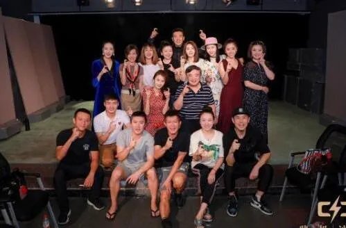 姚晨晒20年前合照怎么回事 合照中果然没有他!