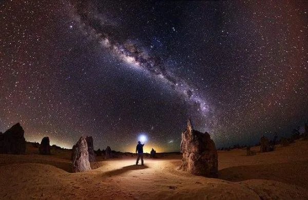 《仰望星空》这首歌的歌词是什么?