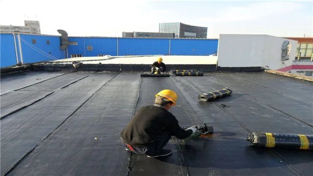 老师傅支招屋顶补漏方法，屋顶漏水不用求人。