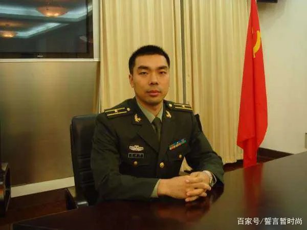 33岁军校毕业的营级干部,应该继续在部队还是转业?
