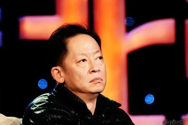 为何最后是陈坚红