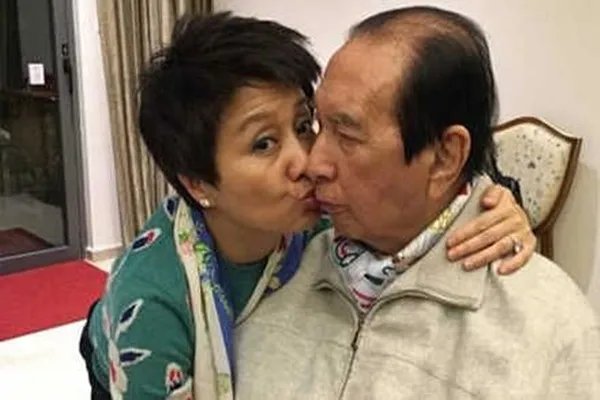 何鸿燊家的关系图，4个妻子17个子女介绍(6子11女)
