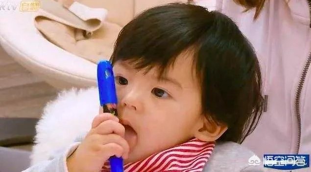 贾静雯生下第三个女儿为什么不炫娃?