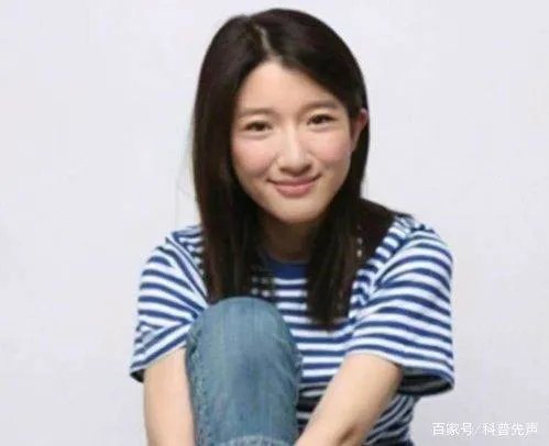 在非诚勿扰中,那个无人敢牵手的“猫脸”化妆师,素颜长成怎么样?