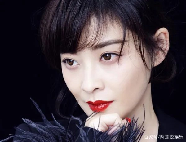 那个与陈佩斯搭档表演大变活人的梅婷,如今27年过去了,现如今过得怎样?