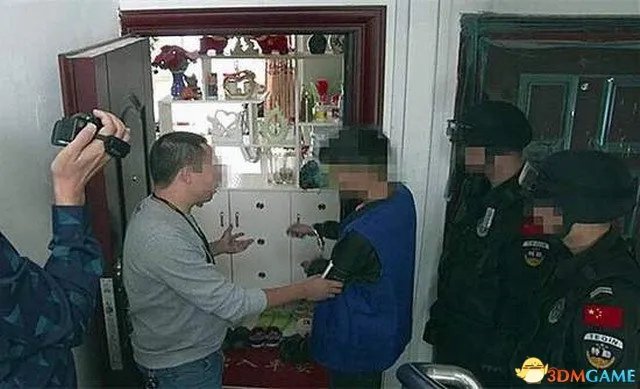 少年为玩网游抢劫邻居 被抓时吼：等我把游戏退了
