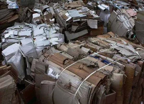 高考准考证被当废品误卖，废品最终会走向哪里？