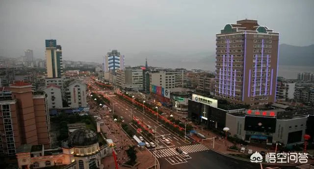对重庆市丰都县的鬼城,为什么叫鬼城,能科普一下吗?