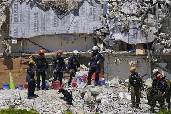 美国迈阿密大楼倒塌事故已致22人死亡,导致此次事故发生的原因是什么?