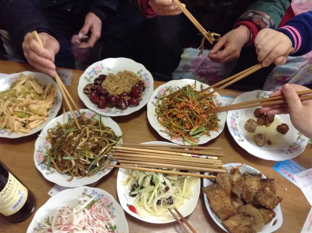 家庭聚餐疑似食物中毒，导致7人死亡，这是怎样回事？