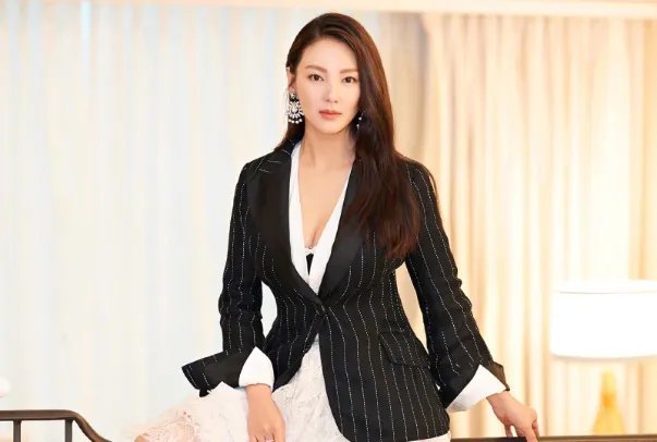 张雨绮唱《大花轿》太高调，为难李斯丹妮，她的唱歌水平到底如何？