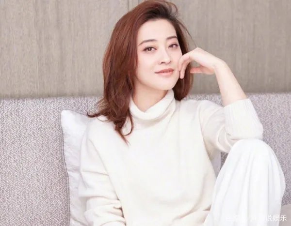 那个与陈佩斯搭档表演大变活人的梅婷,如今27年过去了,现如今过得怎样?