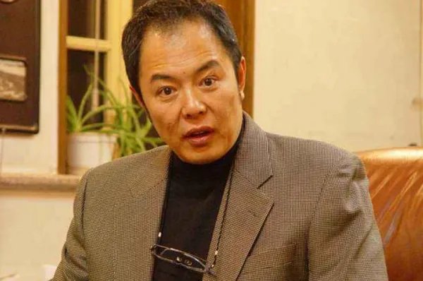张铁林的老婆是谁?