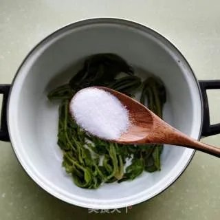 腌香椿芽