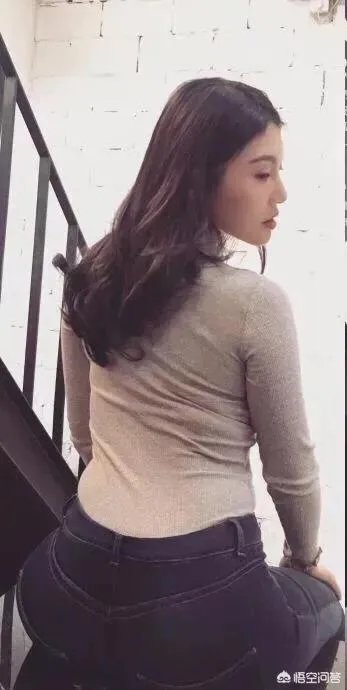 如何看待大嫂徐冬冬在俄罗斯世界杯看球,被丹麦球迷“生扑”?