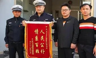 警民连闯7个红灯救助昏迷女童,到底什么情况?