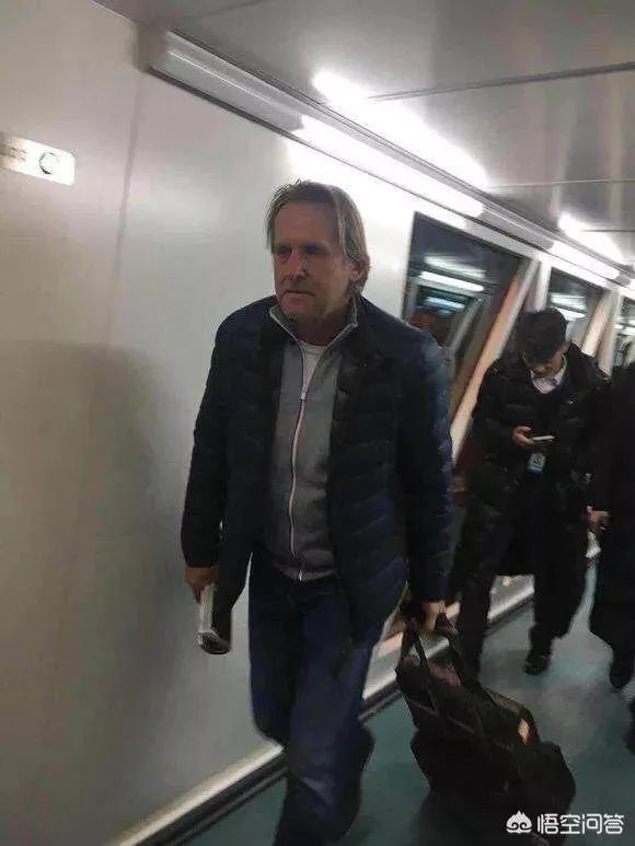 如何看待大连一方高层表示:期待新帅扭转局面,马林团队战术落后?
