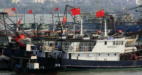 中国渔船在韩国西部海域沉没,7人失踪,事故发生的原因是什么?