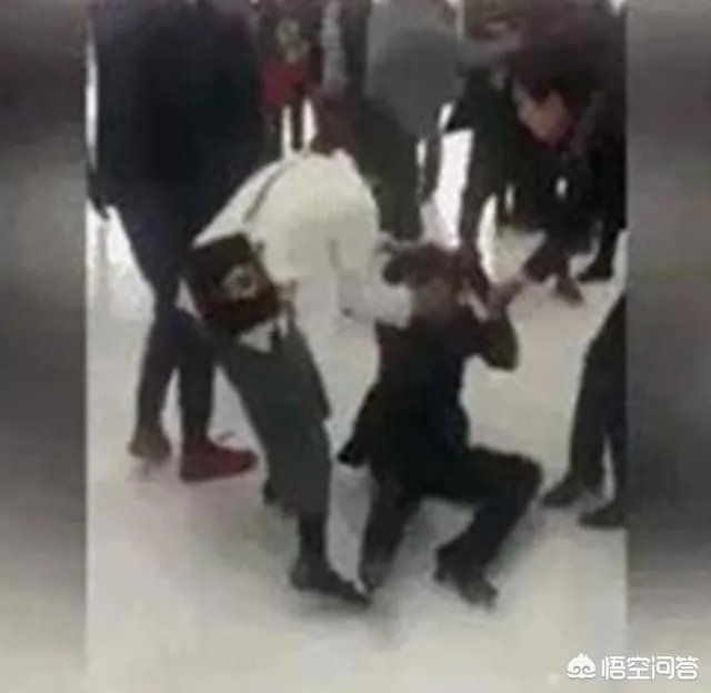 如何看待孕妇被导购员扇耳光,丈夫殴打导购员这件事?