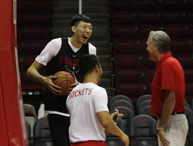 怎么样看待周琦成为第四个打NBA季后赛的中国球员?