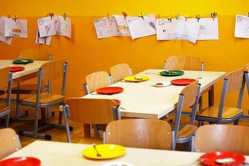 Jasper在香港知名私立贵族国际学校,一年学费人民币13万,你怎么看?