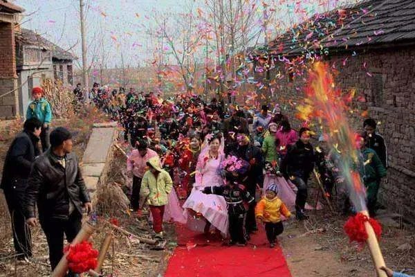 为什么现在农村的红白喜事花费越来越大，却不能够阻止？
