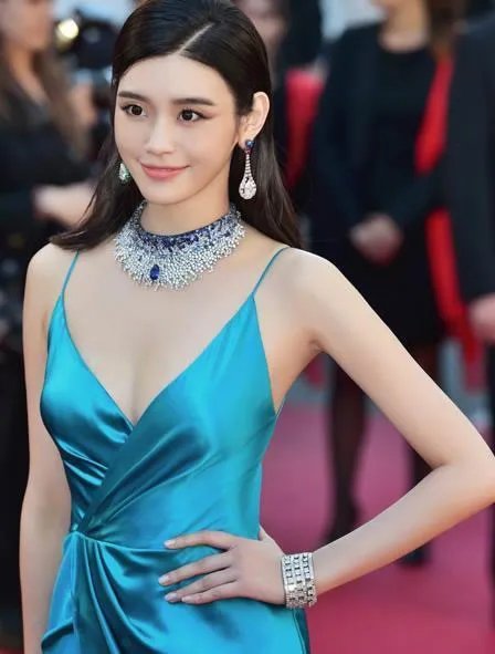 奚梦瑶坐何家专车是什么情况:详情始末曝光(图)