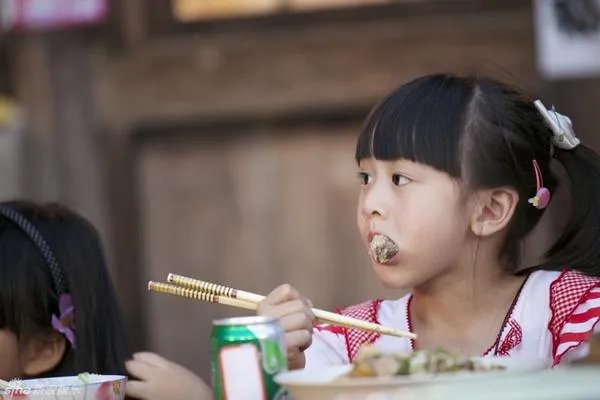 Jasper在香港知名私立贵族国际学校,一年学费人民币13万,你怎么看?