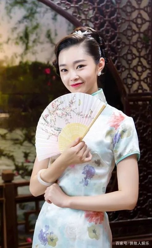 景甜凭借《司藤》一人分饰两角成功翻红,没想到接洽女主曾是她?