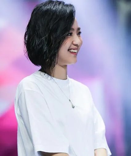 周笔畅整容前后对比 差距大被网友调侃