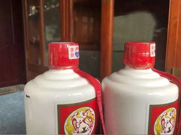 拿“假茅台”调包真酒，被服务员抓现行，做生意怎样防无孔不入的骗子？