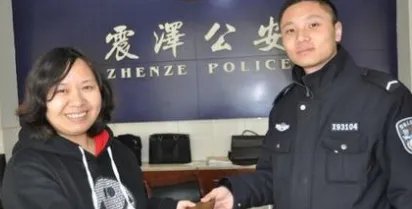 警民连闯7个红灯救助昏迷女童,到底什么情况?