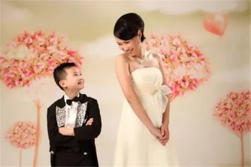 北京亲子婚纱照图片2017  亲子婚纱照怎么拍好看