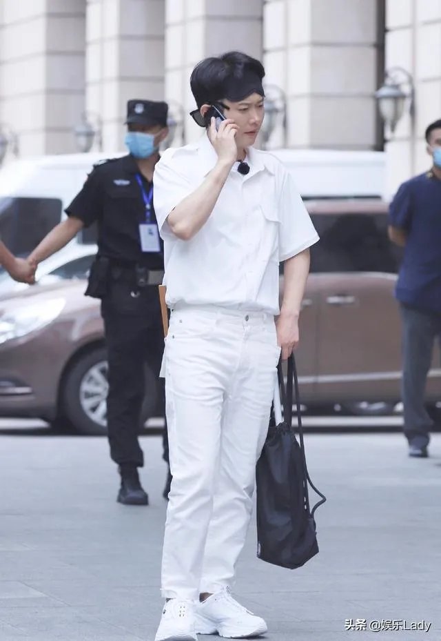 可以分享德云社私服照片吗?