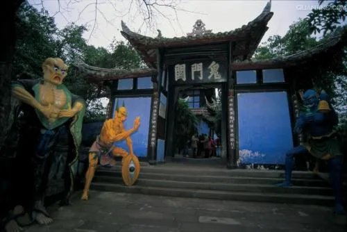 对重庆市丰都县的鬼城,为什么叫鬼城,能科普一下吗?
