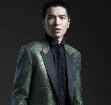 萧敬腾工作室发文辟谣称萧敬腾不在武汉，他的雨神人设要崩了吗？