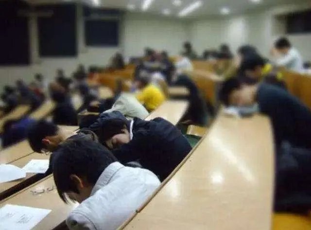 大学生为何喜欢上课睡觉?