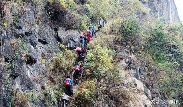 四川大凉山悬崖村,出行只能徒手爬藤梯,如今变成啥样了?