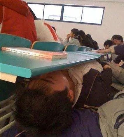 大学生为何喜欢上课睡觉?