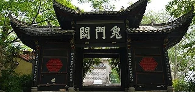 对重庆市丰都县的鬼城,为什么叫鬼城,能科普一下吗?