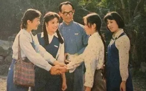 JK女生都在穿的护奶裙到底是什么？可甜可撩，百搭又好看~