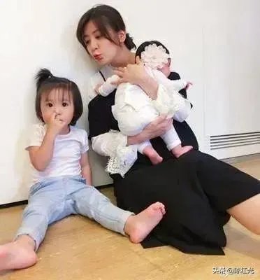 贾静雯生下第三个女儿为什么不炫娃?
