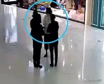 如何看待孕妇被导购员扇耳光,丈夫殴打导购员这件事?