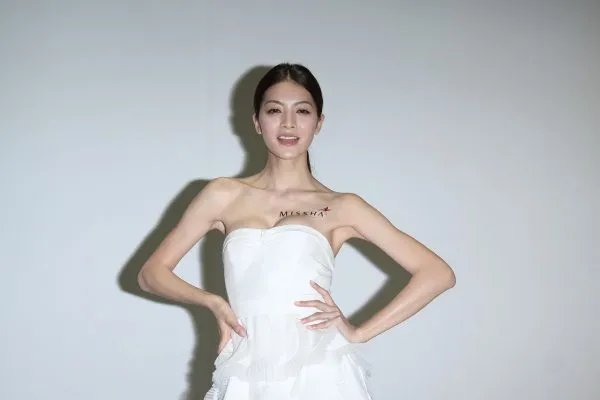 中国好声音黄勇的女友轩轩是谁?有她资料或者图片介绍吗?