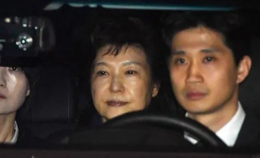 朴槿惠为什么入狱?